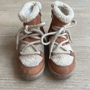 Spanish brand Tocoto Vintage Apres Ski boot.